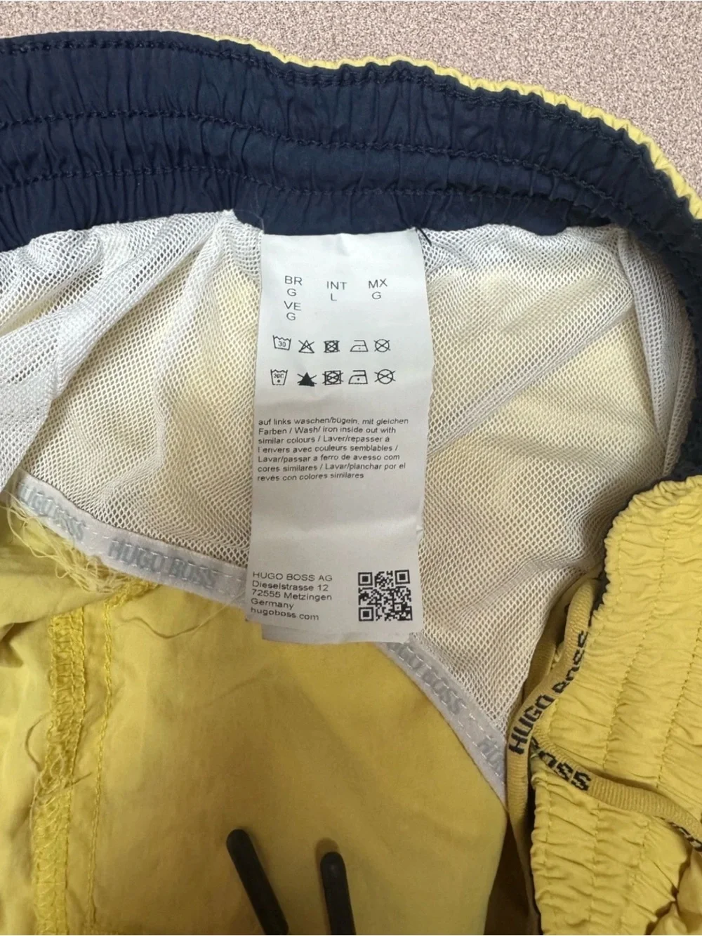Hugo Boss Yellow Swim / Running Shorts Trunks Sz L mesh lining